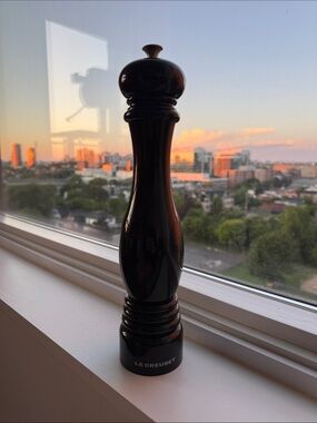 Le Creuset Black Gloss Pepper Mill